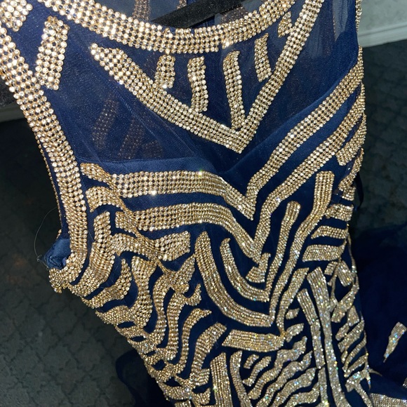 BEAUTIFUL BLUE SPARKLY DRESS GOWN - Picture 7 of 10